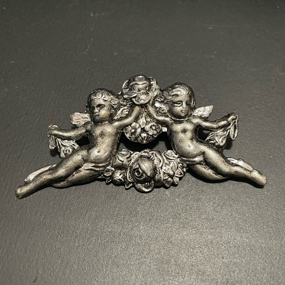 Double Cherub Angel Vintage Brooch Silver Tone Repousse Cupids Flying Babies - Picture 5 of 8